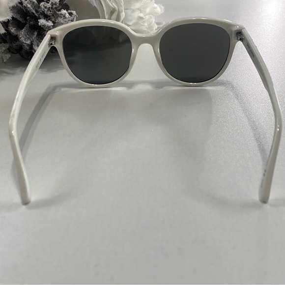 Saint Laurent sunglasses white, very good condition, comes with case. - Picture 2 of 6